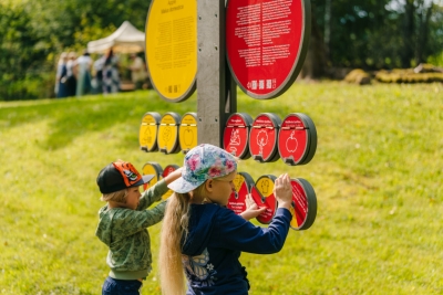 2 children in open-air exibition