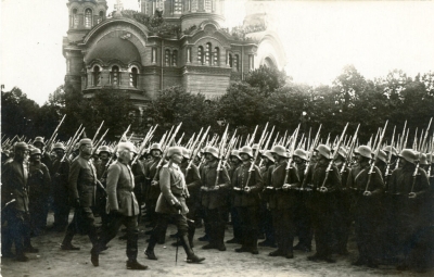Parāde Rīgā, Esplanādē, par godu Vācijas ķeizara Vilhelma II vizītei Rīgā. 1918. gada 3. septembris. LNVM