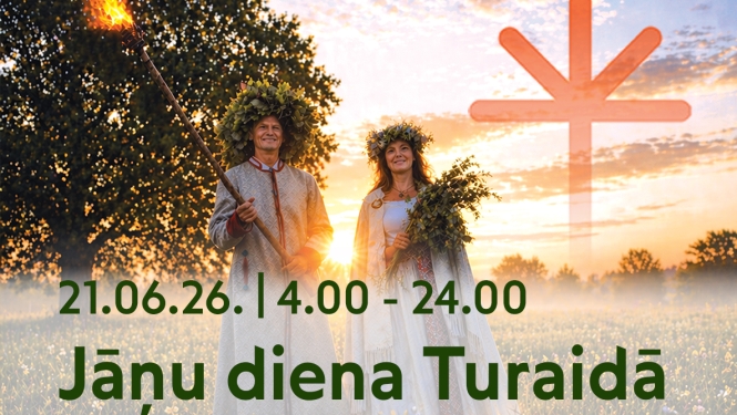 Jāņu diena Turaidā. Divi jaunieši ar Jāņu zālēm rokās