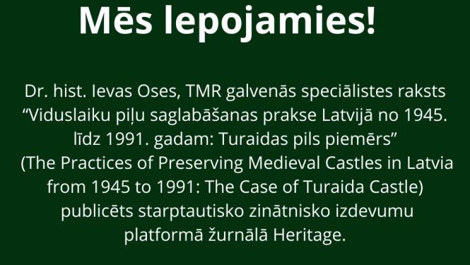  Paziņojums uz tumši zaļa fona ar virsrakstu "Mēs lepojamies!" par Dr. hist. Ievas Oses zinātniskā raksta publicēšanu starptautiskajā žurnālā "Heritage" par Turaidas pils saglabāšanas praksi.