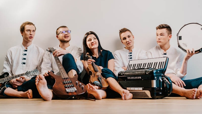 Postfolkloras grupa “Rikši”