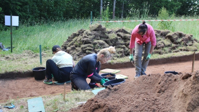 The progress of archaeological research at Turaida Jāņkalns. Photo: J. Timermane