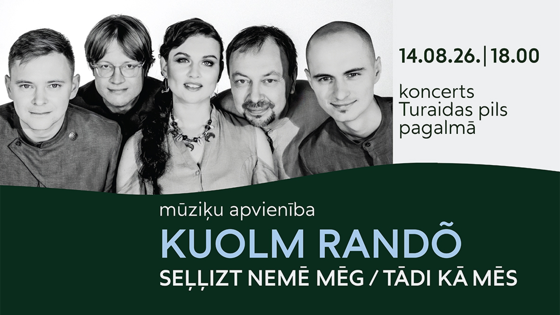 Mūziķu apvienības “Kuolm randõ” koncertā Turaidas pils pagalmā.