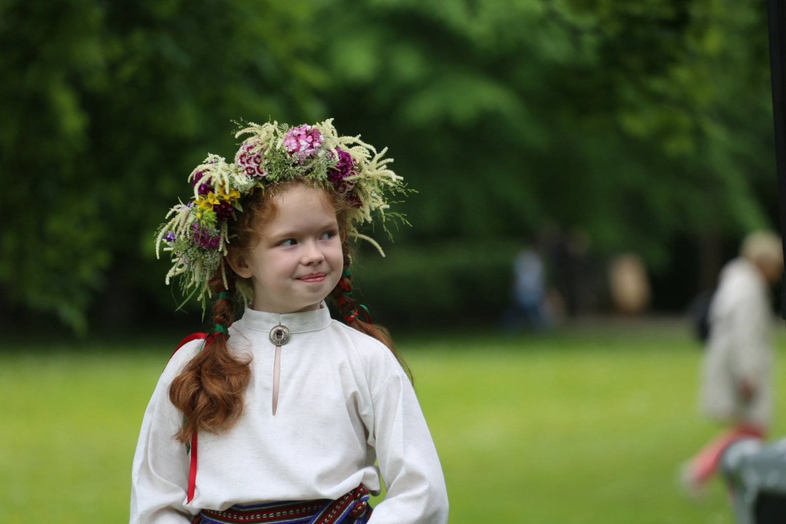 Jāņu dienas pasākums Turaidā. Meitene ar vainaguJāņu dienas pasākums Turaidā.