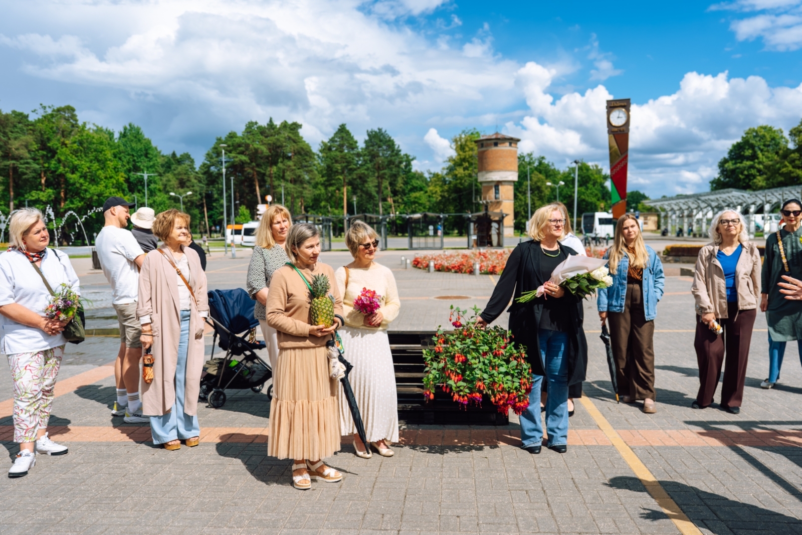 Mārtiņam Bucleram veltītās izstādes atklāšana. Cilvēku grupa.