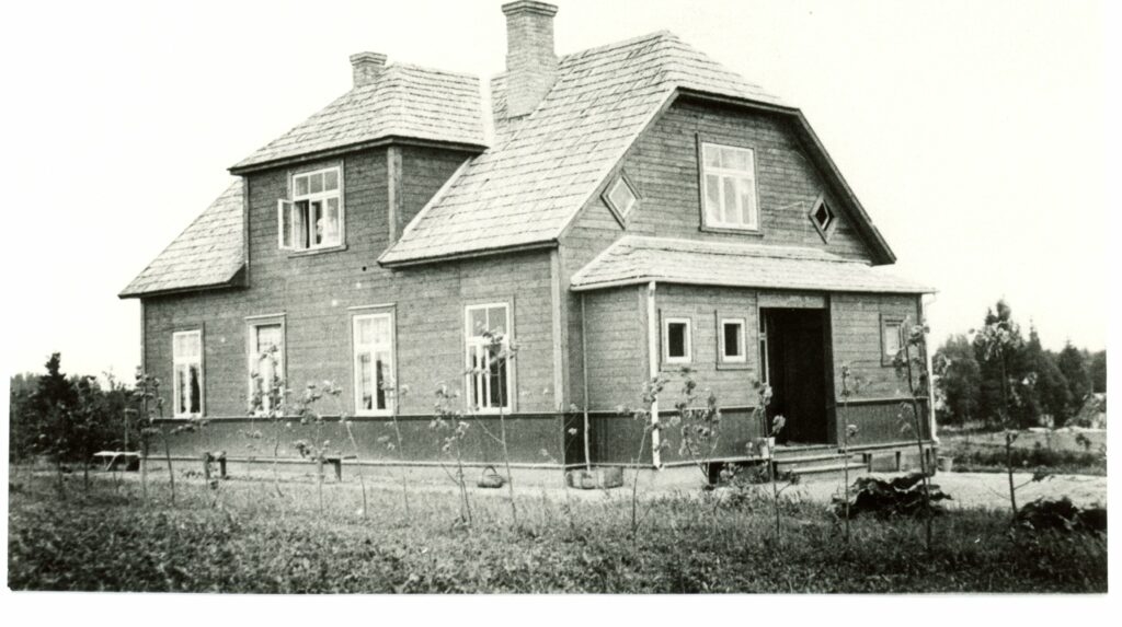Veca māja