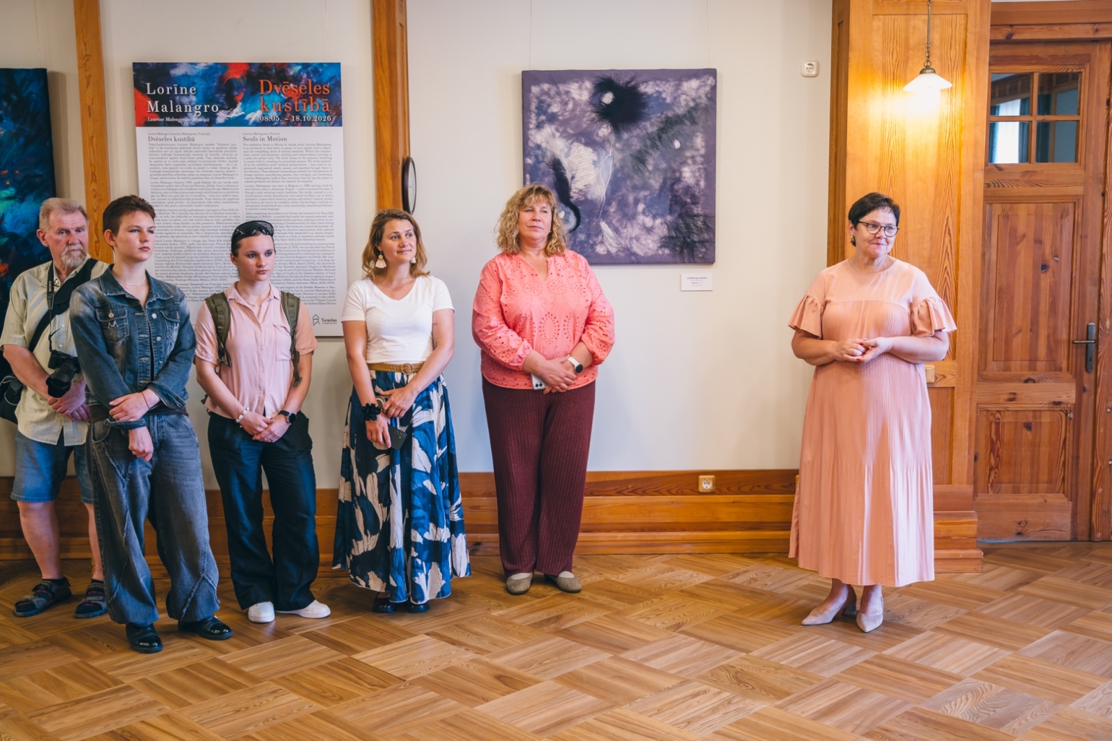 izstāde “Astainie līdzgaitnieki. Teodora Zaļkalna animālijas”. Cilvēku grupa.