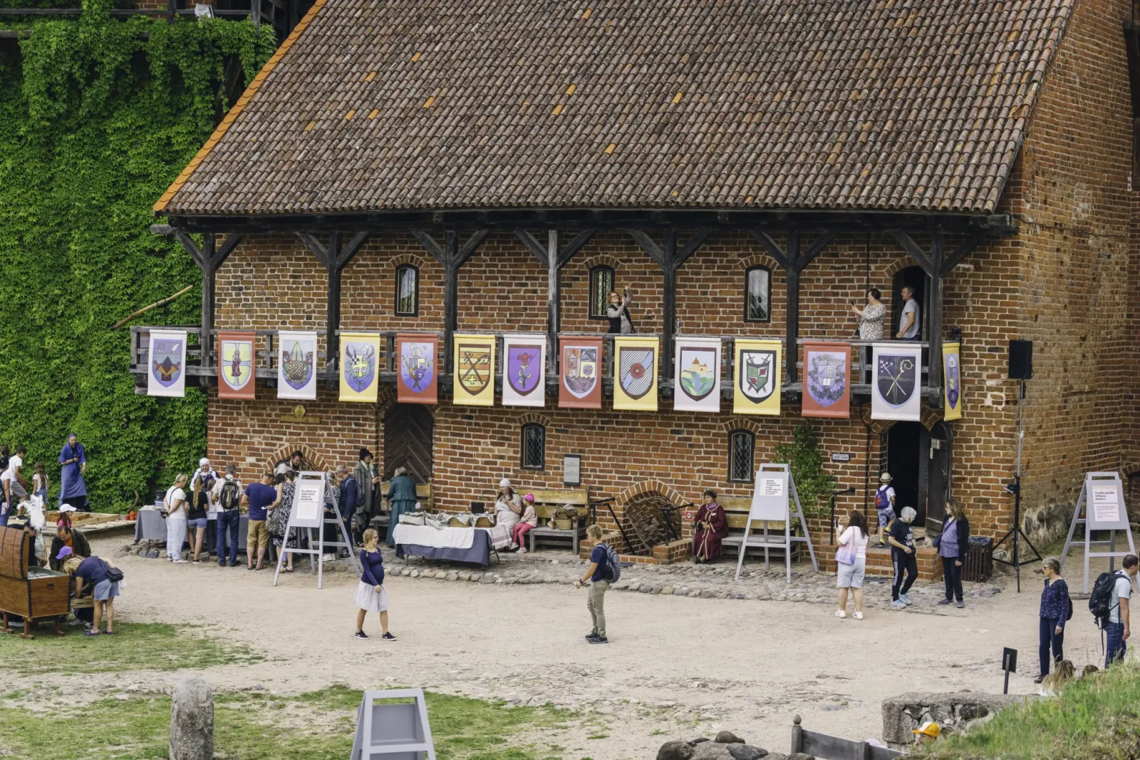 Konkurss: Turaidas pilij 810. Viduslaiku karogi - Foto 8